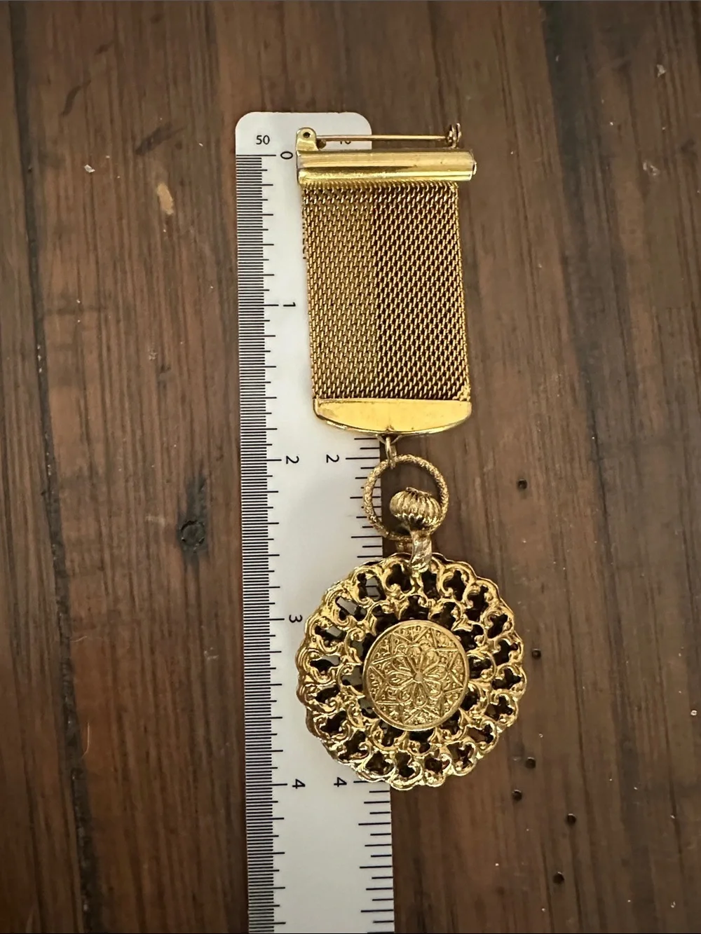 Vtg Gold Tone Mesh Ribbon Medallion Fob Brooch Pin